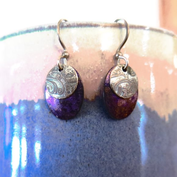 Vintage Purple and Etched Silver Disc Dangle Earrings - Picture 4 of 9